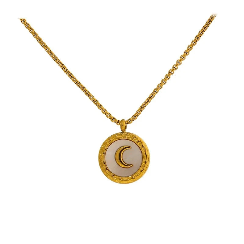 Collar minimalista dorado con colgante de Luna y fondo en nácar DELUXE